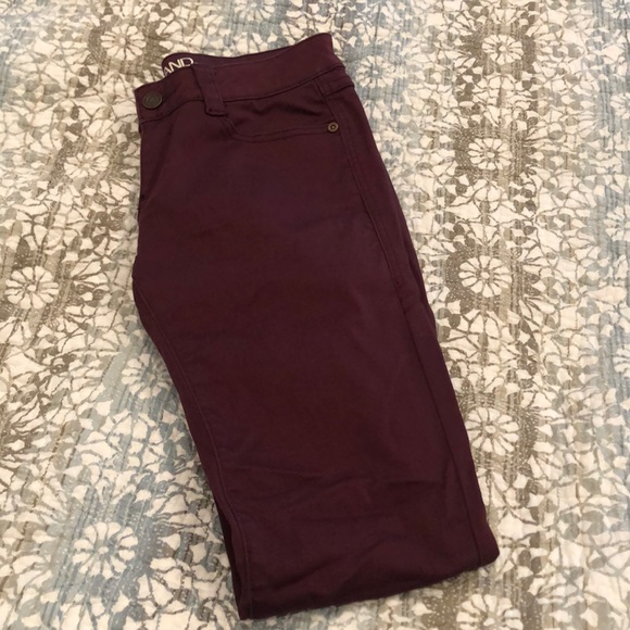 *Like New* Burgundy Skinny Jeans - Picture 1 of 3